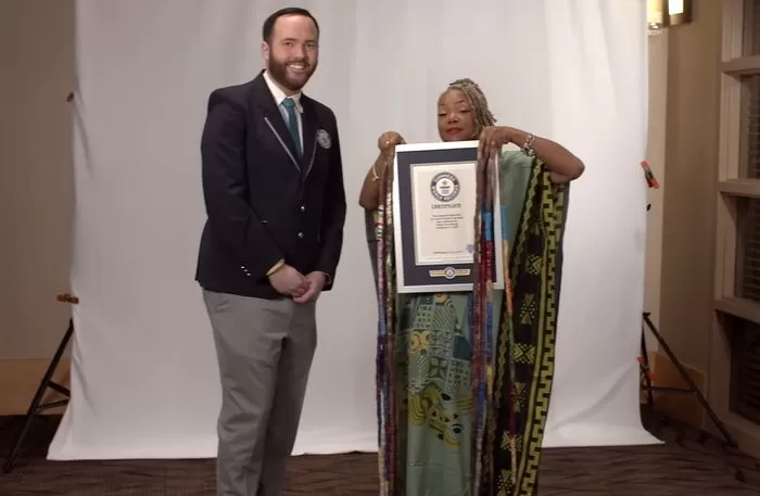 딸 죽은 뒤 손톱 기르는 엄마...'관종'이라 욕하던 사람들 '이유' 듣고 용서 구했다 - 인사이트