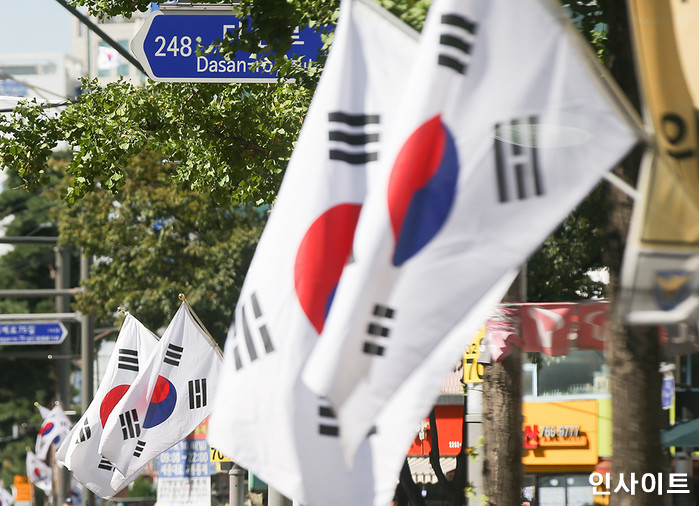 한글날 연휴 첫날인 오늘(8일) 흐리고 쌀쌀...곳곳엔 빗방울 떨어진다