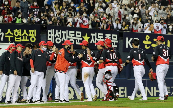 ‘내부갈등’ 터진 기아 치어리더팀...리더는 여기에서 포착됐습니다