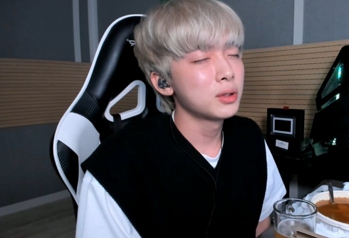 BJ 뜨뜨뜨뜨, 생방송 도중 술 마시다 오열했네요...그 이유는요
