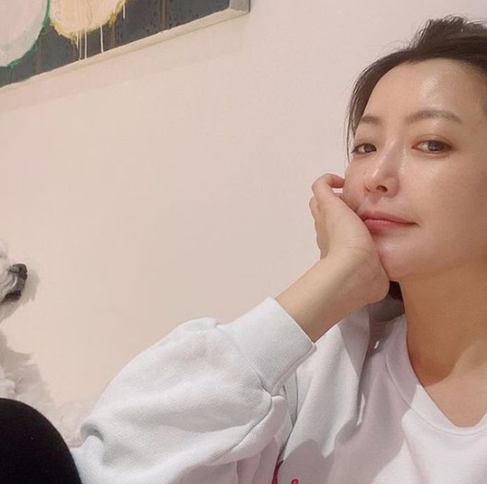 “실물 전지현·김태희보다 예쁘다”...길거리서 술 마시던 여자 연예인의 정체