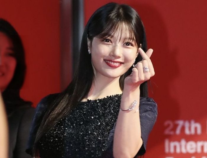 “럽스타그램 터졌다?”...김유정 따라다니면서 인증샷 남기는 배우의 정체