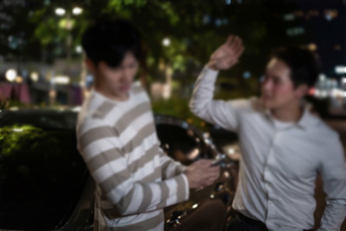 대리기사가 9억짜리 아파트 갖고 있다는 말에 격분해 흉기 휘두른 60대 남성