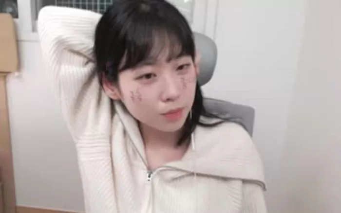 한국 남자들 군대가기 전에 여친과 헤어지라 한 여캠...그 이유 들은 남자들 분노중입니다 - 인사이트 한국 남자들 군대가기 전에 여친과 헤어지라 한 여캠...그 이유 들은 남자들 분노중입니다 - 인사이트