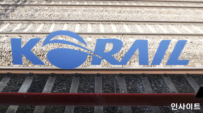 하루 4시간 근무하던 용역 직원들을 ‘코레일 자회사 정직원’으로 채용하자 벌어진 참사