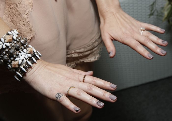 “조폭이냐” 손님 항의 빗발치자...‘타투’한 직원 안 뽑는다는 사장님들