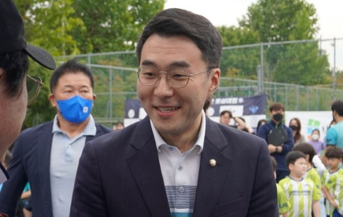 김남국 핸드폰에 뜬 ‘동성애자 데이팅앱’ 알림...이틀 만에 해명 내놨다