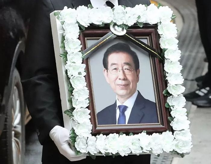 “꿈에서는 돼요” 문자 공개된 박원순 여비서...진실 밝혀진다고 호소한 여성의 정체