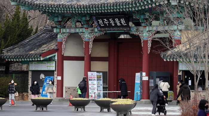 바이킹 고장에 승객 수십 명 고립...큰일날 뻔했던 어제자 ‘놀이공원’ 사고