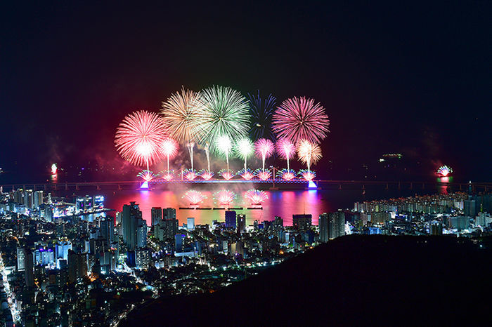 “사랑하는 사람과 손 잡고 가세요♥”...부산 불꽃축제, 다음달 열린다