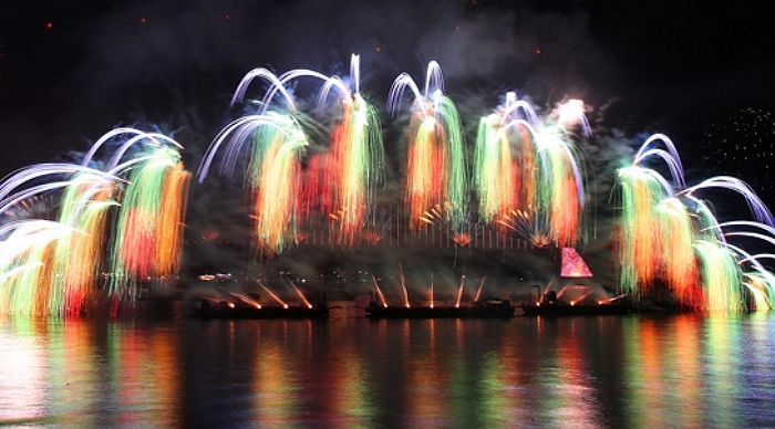 “부산불꽃축제 ‘명당 자리’ 팔아요”...4인 기준 OO만원 등장했다