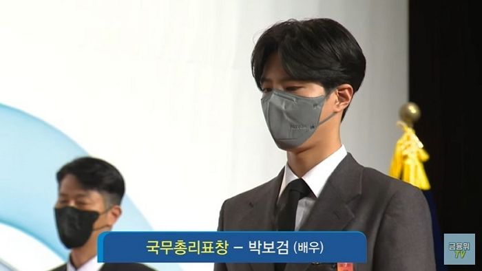 5:5 가르마 했는데도 살아남은 ‘면접 프리패스상’ 박보검 비주얼