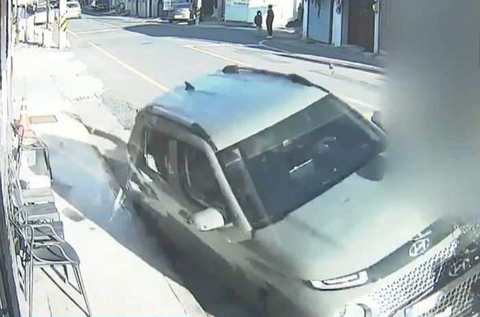 중앙선 넘은 차량에 치인 초등생 4명...의식 잃는 와중에도 친구에게 달려갔다