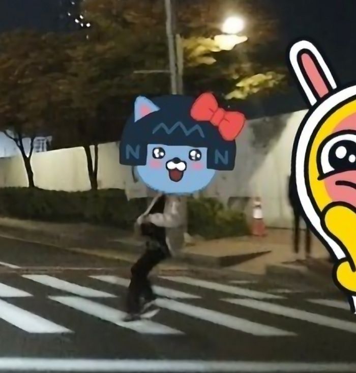 “인천대역 4번 출구 앞 횡단보도서 ‘무단횡단 장난’ 친 대학생들을 찾습니다”