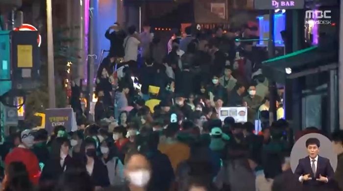 3년 만의 ‘노마스크 핼러윈’, 거리에 쏟아져 나온 인파로 꽉 찬 오늘자 이태원 상황 (영상)