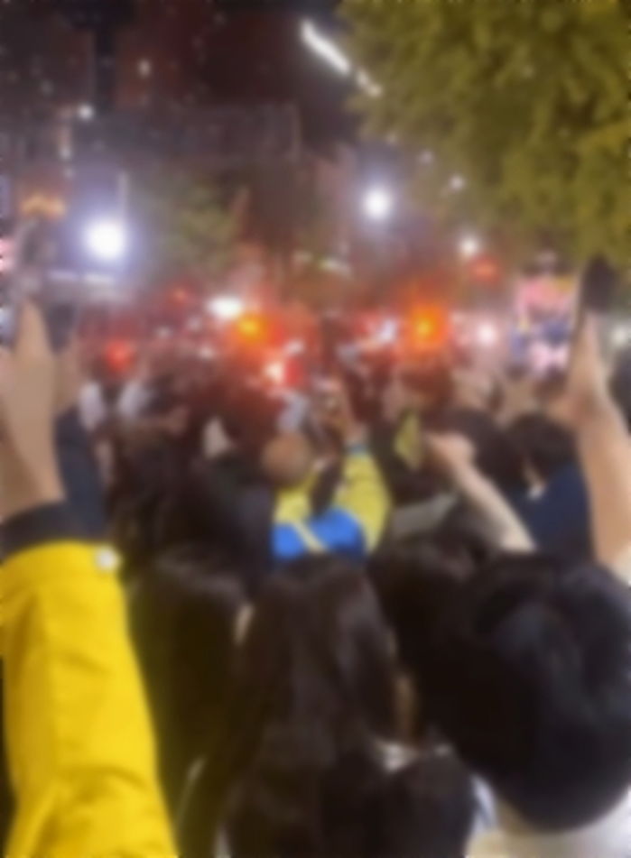 ‘압사 사고’ 현장 출동 구급차 앞서 벌어진 ‘충격 장면’...누리꾼들 “약 한거 아니냐”