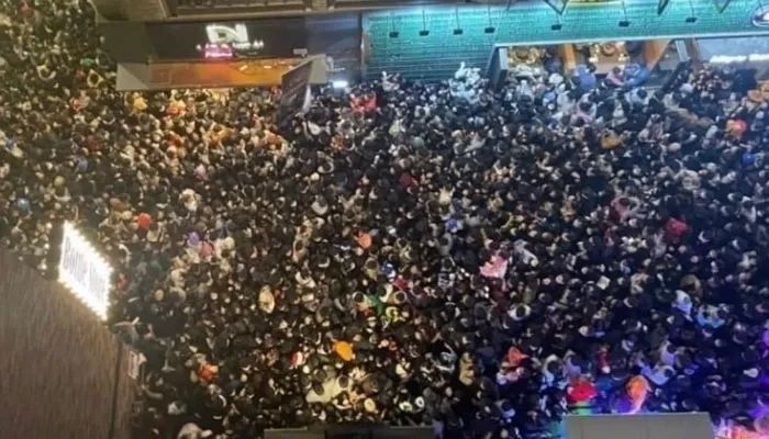 이태원 대참사에도 밤새 술마시며 핼러윈 즐긴 청년들 (현장 사진)