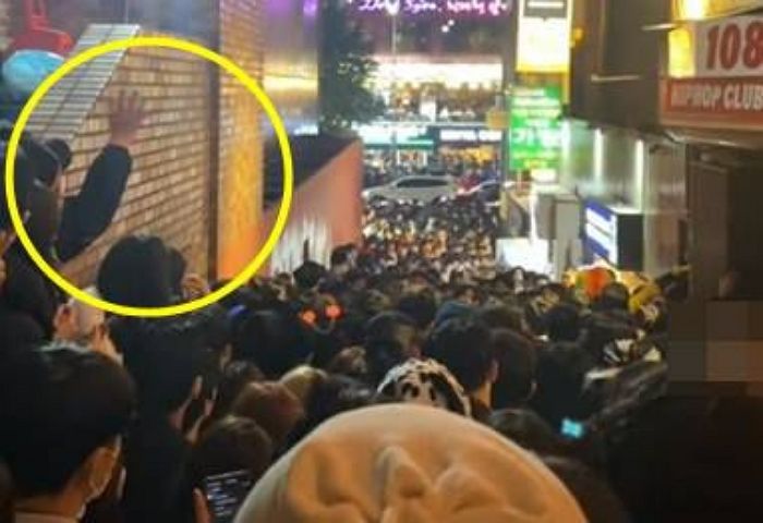 이태원 참사 직전 ‘똑같은 상황’ 일어났을 때 사람들 살린 한 여성의 ‘외침’ (영상)