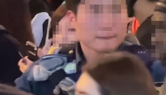 “사람이 죽고 있어요!” 이태원 참사 현장서 시민들 구하기 위해 절규하는 경찰관 (+영상)