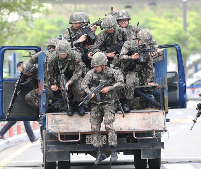 “휴가 내지 마라”...이태원 참사 애도기간 휴가 통제당하는 군인들