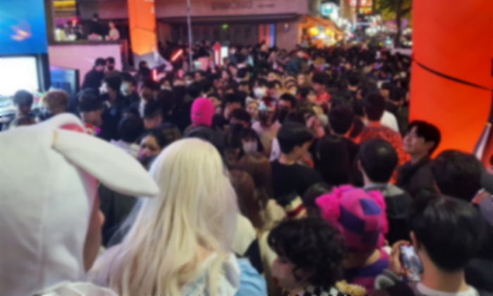 토끼머리띠 ‘남성’ 불러 조사한 경찰, 이번에는 토끼머리띠 女 추적한다