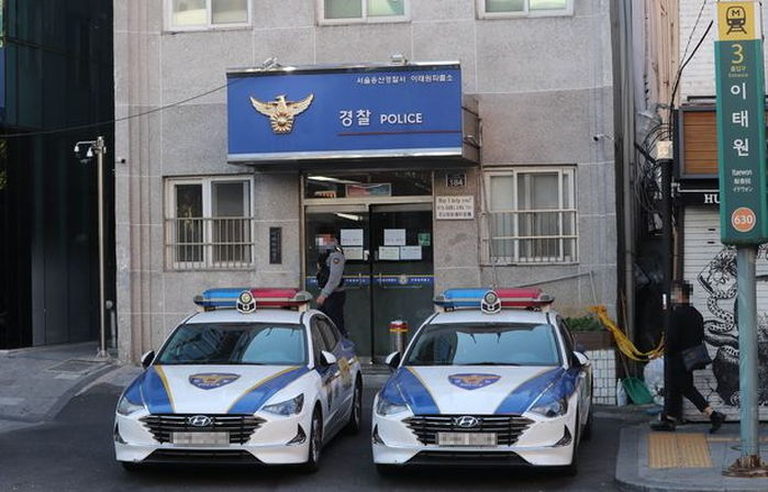 ‘늑장보고’ 한 용산서장...이태원 참사 현장, 파출소 옥상서 모두 지켜봤다