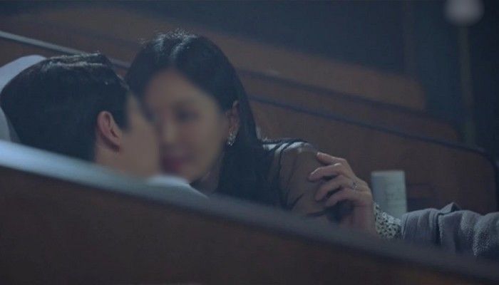 딸아이 학원 선생과 ‘불륜’ 저지른 아내를 남편이 가만히 지켜보고 있는 이유