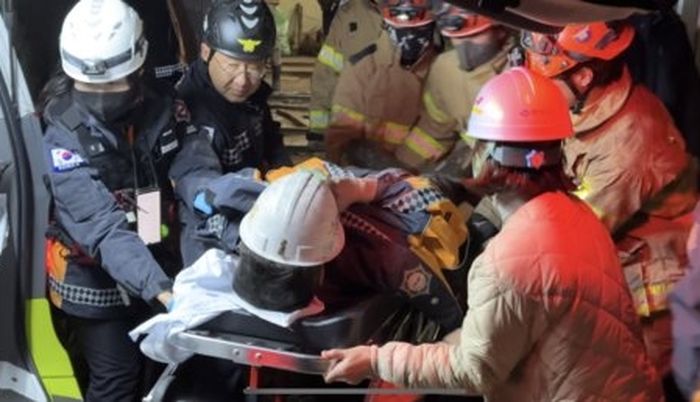 봉화 광산 고립자 2명, 10일 만에 ‘기적 생환’