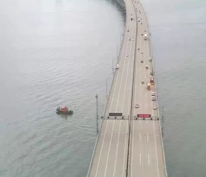 또 인천대교...갓길에 차 세우고 투신한 30대 남성, 구조됐으나 결국 숨져