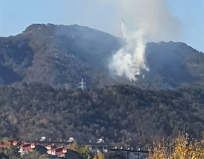 서울 북한산에서 ‘산불’ 발생...소방대원 98명, 헬기 6대 투입
