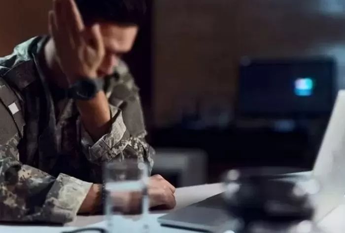 “폭발 사고로 다친 병사 2명, 평생 휠체어 탈 수도...이태원 참사에 묻힐까 걱정”