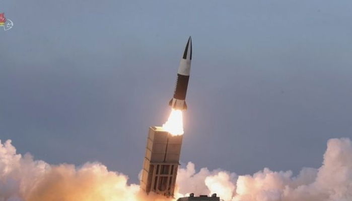 “북한, 미상 탄도미사일 동해상으로 발사”