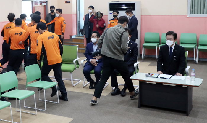 ‘이재명 간담회’ 시작한지 12초 만에 소방관들이 ‘우르르’ 뛰쳐나간 이유 (+영상)