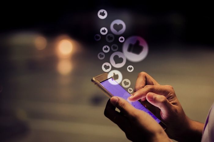 여캠에게 빼빼로데이 기념 별풍 1111개 쏜 팬...‘역조공’ 선물 받고 대실망한 이유