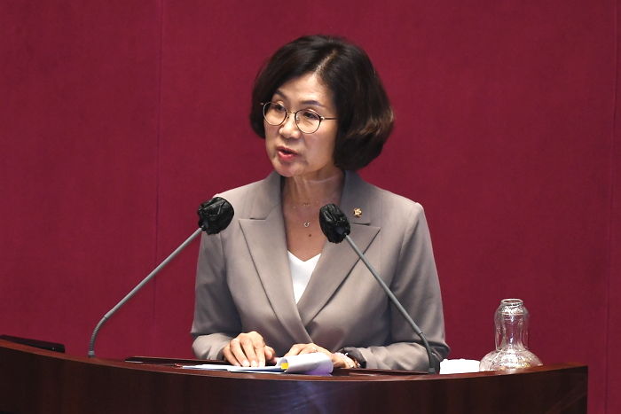 국회 본회의장서 ‘스마트폰 게임’ 몰래 하다가 딱 걸린 민주당 국회의원