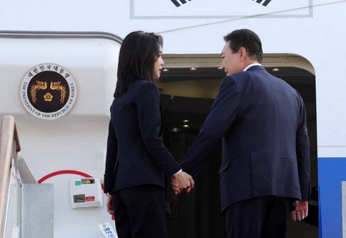 尹 대통령, 전용기 타고 동남아 순방 출국...민항기 탄 MBC 이미 도착