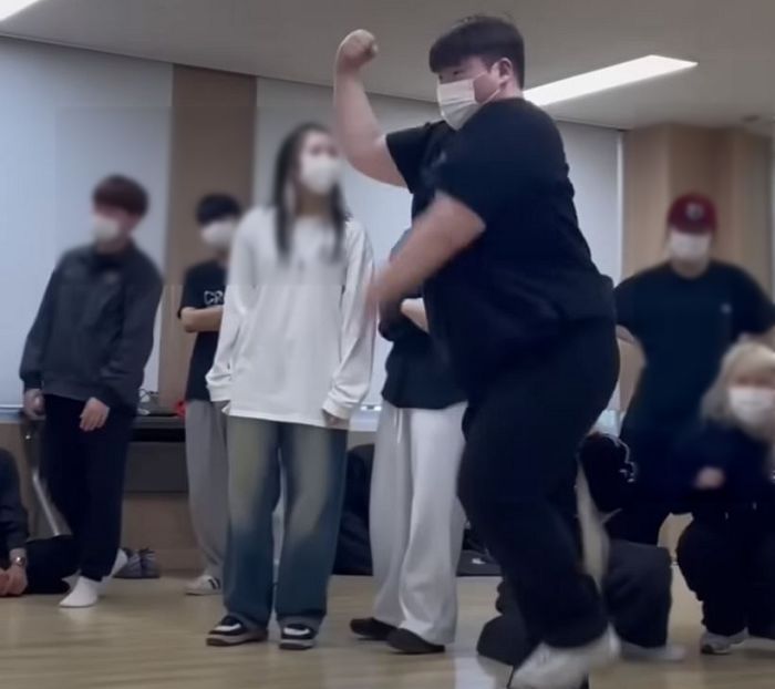 600만 조회수 찍고 20만명한테 ‘좋아요’ 받은 남대생의 르세라핌 댄스 커버 (영상)