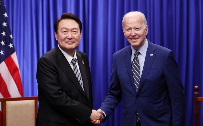 윤석열-바이든, “북한이 핵 사용하면 ‘압도적 힘’으로 대응할 것”