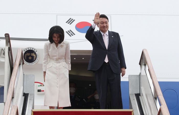 ‘대통령 전용기 추락 염원’ 글 올린 신부, 이런 최후 맞았다