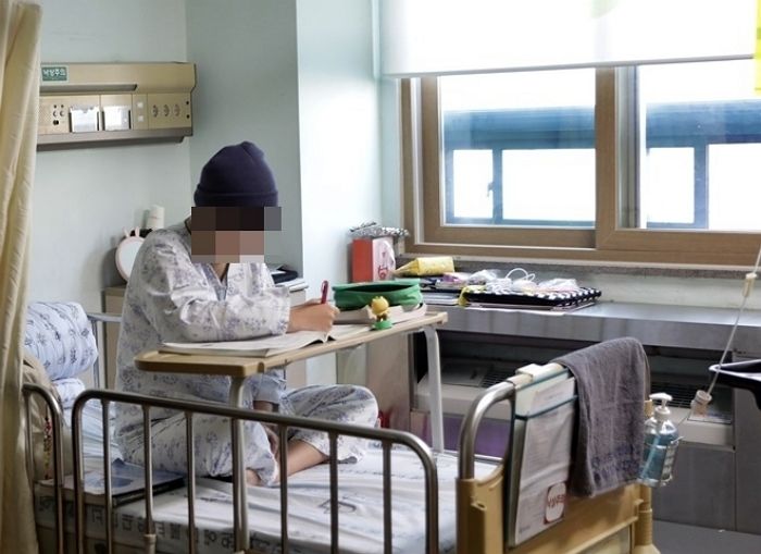 ‘희귀난치병’ 앓는 여고생, 대학병원 입원실서 링거 맞으며 수능 도전