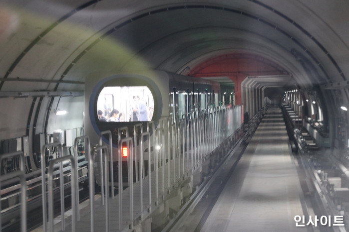 신림선 전체 운행 중단...보라매공원역 궤도이상