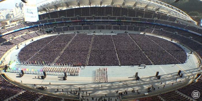 10만 인파 모여 있는 신천지 수료식의 어마무시한 현장 분위기 (영상)