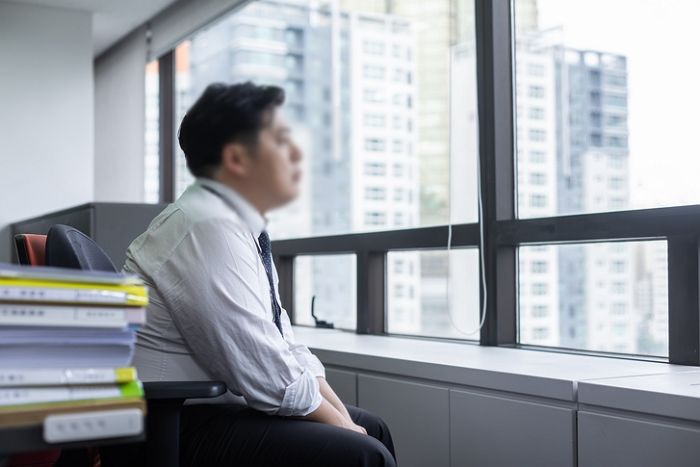 “30대 후반 훈남인데, 저만 보면 웃는 신입 여직원이 주말엔 왜 카톡 답장을 안 할까요?”