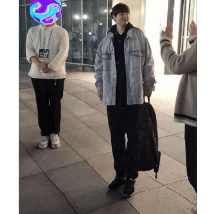 “풍월량 실제 비율 어마어마하네요”...현장에서 찍은 팬들이 올린 응원(?) 사진