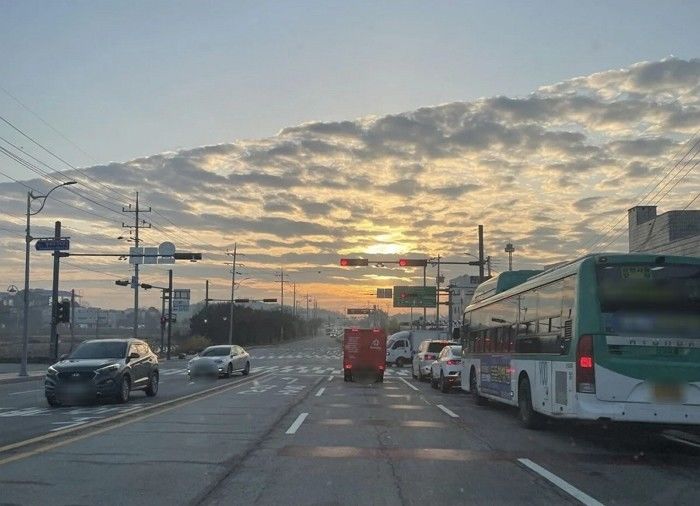 “파주 하늘에 구름 이불이 덮였습니다...우리나라에 무슨 일 일어나나요?”