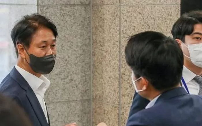 尹 대통령 뒤에 큰소리 친 MBC 기자와 ‘설전’ 주고받은 비서관, 전격 사임