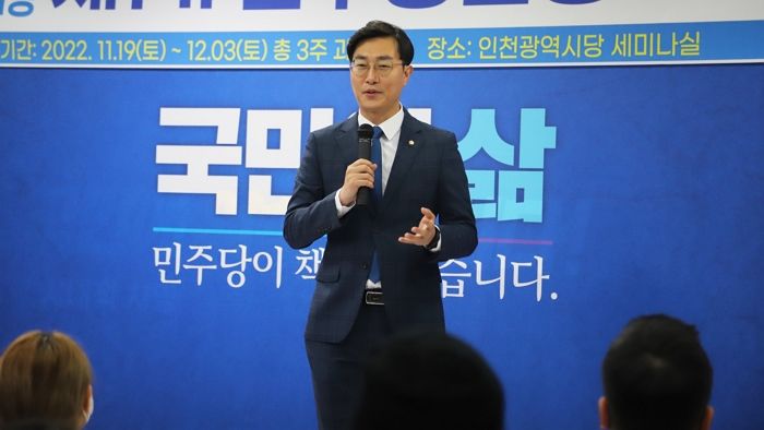 대통령실, 김건희 여사 ‘콘셉트 사진’ 의혹 제기한 장경태 ‘고발’ 검토