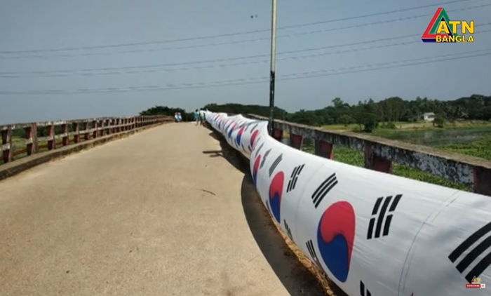 한국에서 15년 일하고 부자 돼서 돌아간 방글라데시 외국인 노동자...고향에서 월드컵 응원한 방법