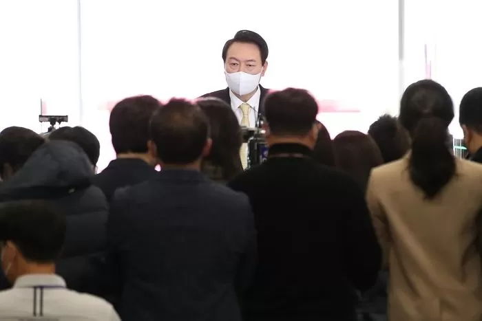 출근길 약식회견 중단 윤 대통령, MBC에 칼 빼들어...이런 조치 취한다