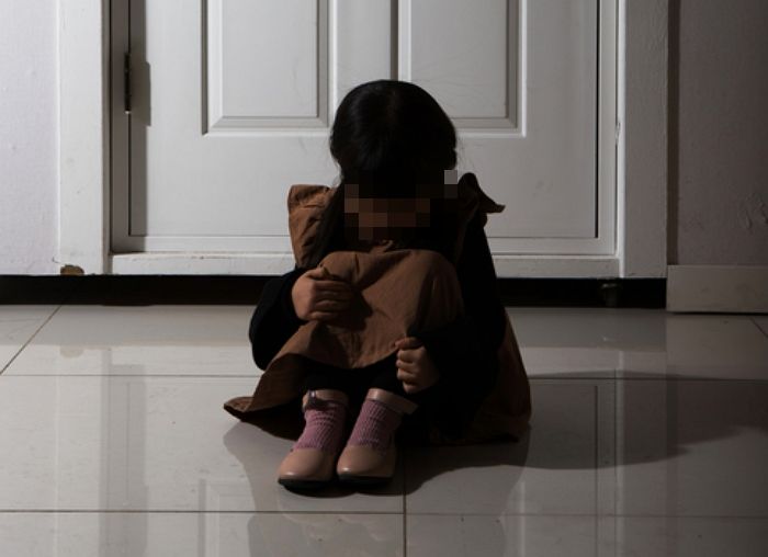 4살 소녀 실종됐다는 신고에 출동한 경찰...자택 수색 중 ‘김치통’ 보고 경악했다